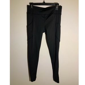 Black leggings with side pockets